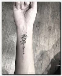 Black And White Lily Tattoo Men Rosetattoo Tattoo Line Arm Tattoo Oriental Lily Tattoo Black And White Sleeve Tattoo Female Tattoo Designs For Men Best Tattoo On The Wo Feminine Tattoos Tattoos Wrist Tattoos