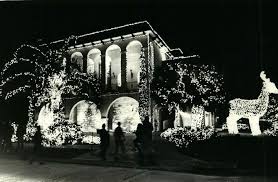 1974 When Popeyes Magnate Al Copeland Set His Metairie Neighborhood Ablaze With Christmas Lights Metairie Lights Christmas Lights