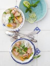 Zarter Lachs Umgarnt Von Leckerem Gemuse Und Indischen Gewurzen Dieses Curry Ist Schnell Gemacht Und Super Lecker Rezepte Fischcurry Curry Rezepte