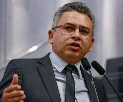 Ações do Estado a favor da educação repercutem no Plenário