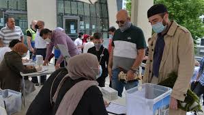 Cuma namazi vakitleri ögle namazi vakti ile ayni zamanda girer. Almanya Bayram Namazina Hazir Almanya Dw 23 05 2020