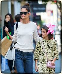 Sehubungan dengan itu, program sukarela insentif (suri) telah diwujudkan bagi membolehkan suri rumah peluang menikmati sekuriti sosial yang berkualiti dan meningkatkan sekuriti pendapatan, kata timbalan perdana menteri datuk seri dr wan azizah wan ismail seperti yang dilaporkan oleh astro. Semakan I Suri Kwsp