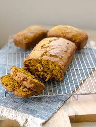Pumpkin Bread With Raisins And Walnuts Chic And Sugar Recipe Pumpkin Bread Pumpkin Recipes Bread