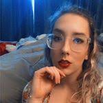 Jennifer Ratti's Instagram, Twitter & Facebook