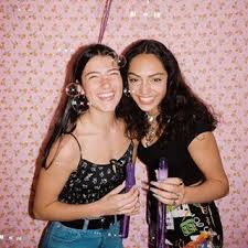 Hype House Thehypehousela Fotos Y Videos De Instagram In 2020 Friend Photos Friend Photoshoot Famous Girls