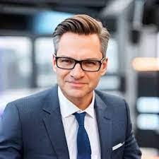 Scott Nourse's Instagram, Twitter & Facebook