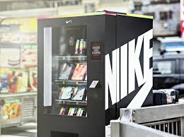 The nike unlock box creative was adapted and designed. Nike Fuelbox Dispenses Goods In Exchange For Fuelband Points