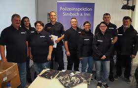 Die winterliche landschaft lädt zu einem spaziergang ein, allerdings sollte die eisfläche nicht betreten werden da diese noch viel zu dünn ist. Das Gefuhl Von Mehr Sicherheit Simbach Am Inn