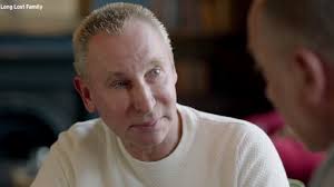 Paul, 57 ans, découvre le terrible secret que sa famille lui a caché toute  sa vie : « C'était très difficile à accepter, j'étais en colère contre ma  mère »