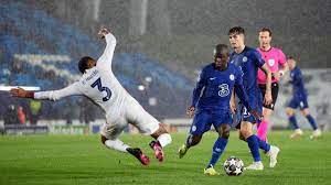 Christian pulisic (chelsea) right footed shot from the centre of the box to the high centre of the goal. Ugwcy2j6nct6vm