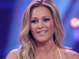 Geschenke gibt es eigentlich erst am 24.12., aber für alle, die musik gerne streamen, haben wir bereits heute ein präsent: Helene Fischer Ist Die Mega Villa Der Sangerin Eine Bausunde Bunte De