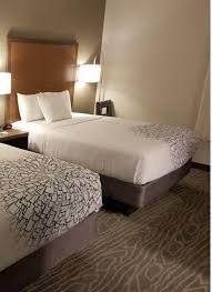 Optional kann der challenge z mit einer zu einem dritten bett umbaubaren dinette ausgestattet werde. Wie Gross Ist Ein King Size Queen Size Twin Size Bett Welche Masse
