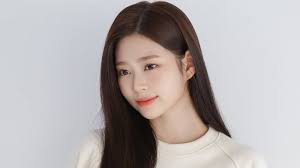 Kim Min Ju ha firmato un contratto con Management SOOP, l'agenzia di Gong  Yoo, Suzy e altri. : r/kpop