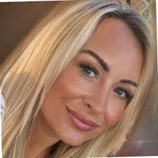 2018 is here &&&& The ENTERTAINER is recruiting more than ever!! :) Our  current vacancies are below........... If you are interested in being part  of a fast paced, commercial, exciting & fun