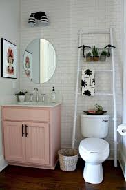 41 Fascinating Diy Rental Apartment Decorating Ideas Small Apartment Bathroom Small Bathroom Decor Bathroom Decor Apartment