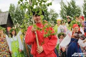 В этот день не совершали пахоту и не копали землю, потому что земля отдыхала. Chto Mozhno A Chto Nelzya Delat Na Troicu Vopros Otvet Aif Kazan