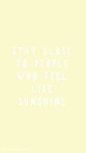 Stay Close To People That Make You Feel Like Sunshine Pale Yellow And White Typography Inspirational Motivatio Yellow Quotes Quote Backgrounds Yellow Aesthetic