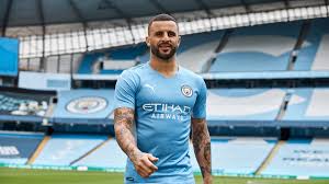 Vat) walk out onto the pitch and present the team captains with the match ball. Man City Unveil New Home Kit That Pays Tribute To Sergio Aguero S Famous Premier League Title Winning Goal Against Qpr And Micah Richards Adores Him The News 24