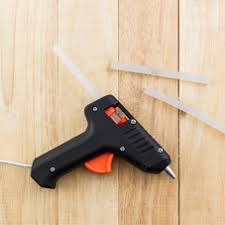 Siliconul este utilizat de catre instalatori, electricieni sau zugravi pentru a etansa cu succes diverse rosturi aparute pe parcursul lucrarilor. Cum Poti Indeparta Siliconul De Pe Orice Suprafata Mathaus By Arabesque