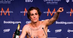 Italian eurovision winner denies snorting coke on live television 'please, guys. Zanger Maneskin Wordt Getest Op Drugs Na Snuifgate Hij Ruimde Gebroken Glas Op Songfestival 2021 Ad Nl
