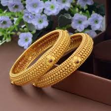 From the ethnic indian bangle lover to the contemporary design wearer, everyone will find an array of adornments suitable to their tastes. Latest Gold Jewellery Designs Kangan Bangle Designs Online