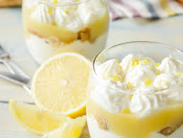 Verrines Au Citron Et Mascarpone Un Dessert Fruite Et Frais Derive Du Tiramisu Recette Recettes De Cuisine Verrine Citron Recette