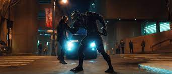 Journalist eddie brock develops superhuman strength and power when his body merges with the alien venom. Was Passiert In Den Post Credit Szenen Von Venom