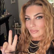 One black one One white one 🎶 BALMAIN PARIS PA ೂ IB 丽麵 德原原爾 東 BB COURTE  ESTLA NUIT N #시나 ದಾ BALMAIN PARIS В