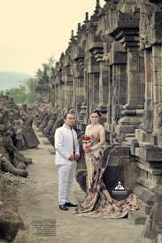 Tema klasik disini mengangkat tema foto prewedding gaya jawa atau adat jawa. Prewedding Jawa Modern Explore Tumblr Posts And Blogs Tumgir