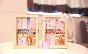 両親への記念品 プレゼントにぴったり 乃木神社で買える つれそひ守 のデコレーション方法まとめ ウェルカムボード 結婚式 乃木神社 デコレーション