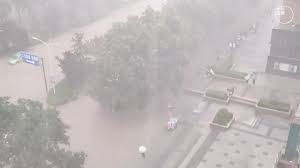 河南75·8水库溃坝，又称驻马店水库溃坝事件、75·8特大洪水，是指1975年8月中国 河南省南部淮河流域，在台风尼娜影响下产生的特大暴雨导致包括板桥水库在内的62座水库溃坝的事件。 淹死人數超过26000，而包含水災 內澇所導致的瘟疫和飢荒的非正常死亡人數，则有22萬 、23萬 、24萬 三種. Bpwdr Ps1tsoam