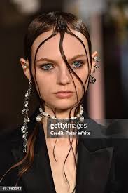 Francesca Summers walks the runway during the Alexander McQueen Paris...  News Photo
