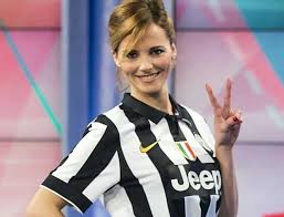 Francesca fialdini, da quest'anno, è al timone del programma tv di raiuno a ruota libera, happening show, caratterizzato dal buon umore, in onda subito dopo la domenica in di mara venier, costituito da tre rubriche: Francesca Fialdini Eta Altezza Peso E Fidanzato Caffeina Magazine
