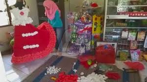 Maybe you would like to learn more about one of these? Pinpin Fashion Bahan Cara Membuat Baju Dari Bahan Daur Ulang Koran Plastik Bekas