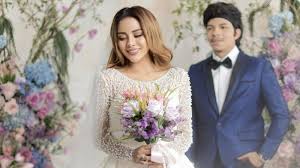 Lirik yang berisi kisah penemuan cinta sejati yang sudah lama dicari diiringi dengan melodi yang sederhana membuat nuansa romantis begitu terasa dari lagu ini. Lirik Lagu Hari Bahhagia Atta Ft Aurel Trending Di Youtube Dirilis 2 Hari Jelang Pernikahan Sultra