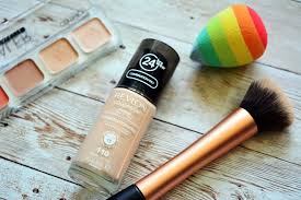 Pentru a obține ton mai cald se mărește puțin. Revlon Colorstay Fond De Ten Varianta Pentru Tenul Gras Mixt