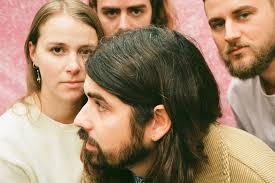 I novellesamlinger Lige Her og Lige Nu er rejsen fra barndom til voksenliv  både eventyrlig