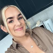 Tara Degnan's Instagram, Twitter & Facebook