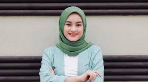Biodata Dinda Hauw Istri Rey Mbayang Pemain Film Surat Kecil Untuk Tuhan Tribun Jateng
