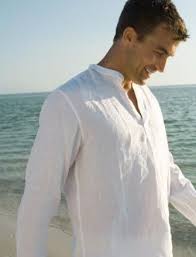Una boda en la playa es lo mas romántico y divertida,atractiva por el paisaje y preferida por los novios que buscan una boda diferente.para decorar una boda. Pin En Ropa
