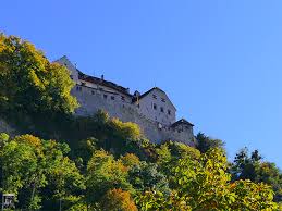 The castle gave its name to the town of vaduz, the capital of liechtenstein, which it overlooks from an adjacent hilltop. Schloss Vaduz Das Zentrum Des Furstentums Liechtenstein