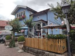 Und heute möchte ich zusätzlich zum rezept meines liebsten blaubeer pies genau einen solchen ort vorstellen: Cafe Blaues Haus Bild Von Cafe Blaues Haus Oberstaufen Tripadvisor