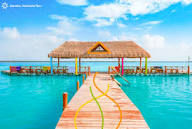 📍 Bacalar, Quintana Roo. Bacalar o Laguna de los Siete Colores, es una laguna ubicada en el estado de Quintana Roo, muy cerca de Chetumal, la capital del estado. 🌊 En este