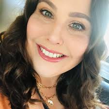 As someone who never wanted to get married until I met my person, I am okay  with Eloise getting married as long as they give us a really good reason  why she