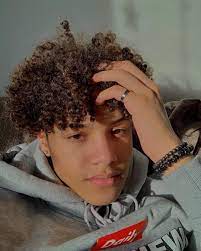 Anyone with curly hair knows that the right styling products can mean the difference between dry, frizzy curls and soft, bouncy ringlets. Va Lik On Instagram Hey Boys With Curly Hair Light Skin Boys Cute Lightskinned Boys