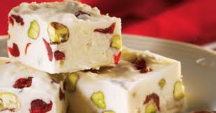Carres Au Chocolat Blanc A La Pistache Et Aux Canneberges Coup De Pouce Desserts Food Christmas Food