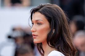 Bella Hadid's new fringe is perfect for summer
