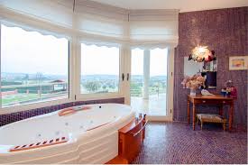 Casa sola con luz indirecta , cuatro recamaras, 2 de ellas con terraza, bovedas, 3 casa en venta la barranca , rancho tetela, cuernavaca. Inmuebles En Venta En Navarra Tomas Casas Inmobiliaria