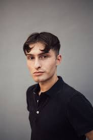 mittelscheitel fur manner woher kommt er und wie kan man ihn stylen frisur seitenscheitel mittelscheitel frisuren frisuren