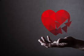 In caso di morte, infatti, i beni del coniuge defunto che erano in comunione verranno ripartiti nell'asse ereditario considerandoli solo al cinquanta per cento, perché la restante metà continuerà. Comunione O Separazione Dei Beni Cosa Conviene Di Piu